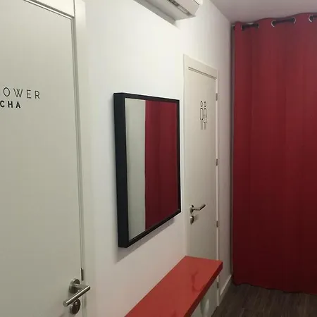 Chameleon & Lounge Хостел *